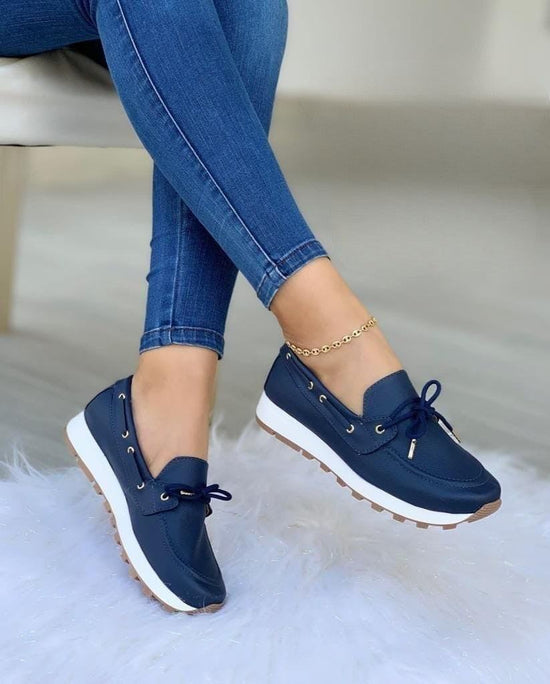 Tenis Bolichero Oliva azul oscuro para hombre y mujer con suela tractor y cuero vegano, diseño cómodo y moderno colombiano