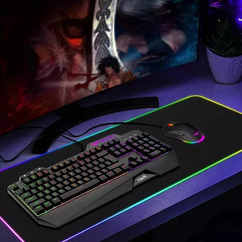 Combo gamer teclado retroiluminado RGB arcoíris y mouse óptico 4800 DPI con reposamuñecas ergonómico.