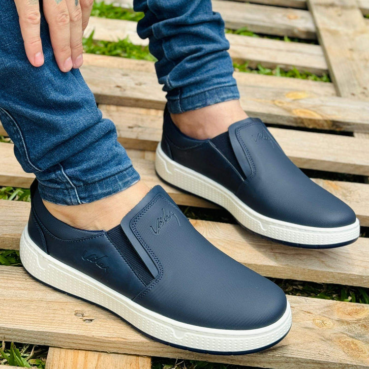 Zapatos informales azul petróleo. Modernos y fáciles de poner.