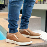 Zapatillas color cuero. Un toque vintage y a la vez moderno.