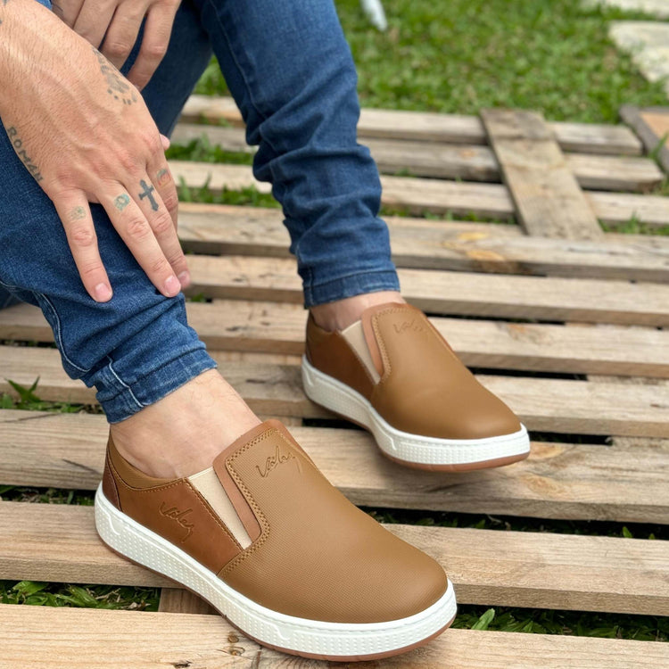 Calzado casual chic en tono índigo. Para destacar con discreción.