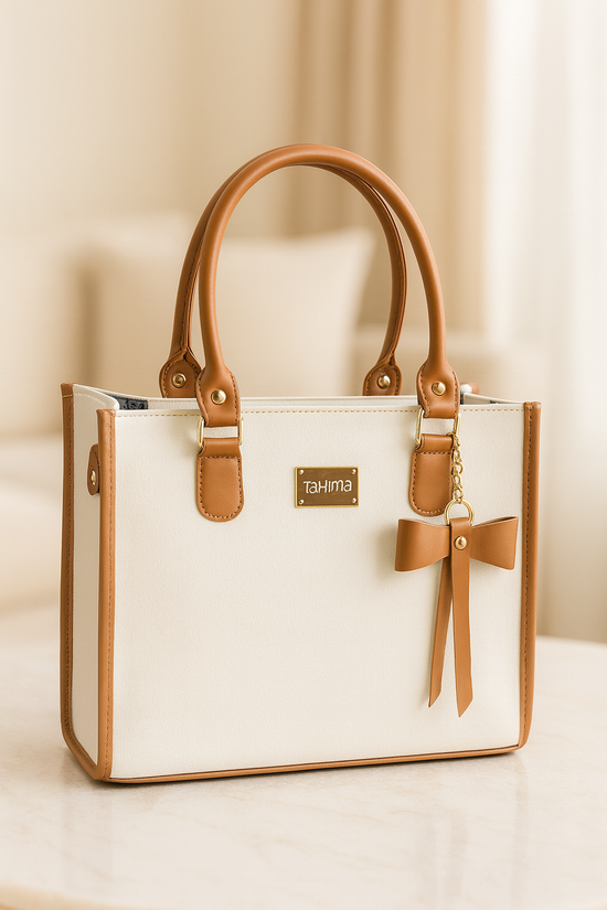Bolso Coquette TAHIMA blanco con detalles marrón y lazo decorativo elegante de sintético premium